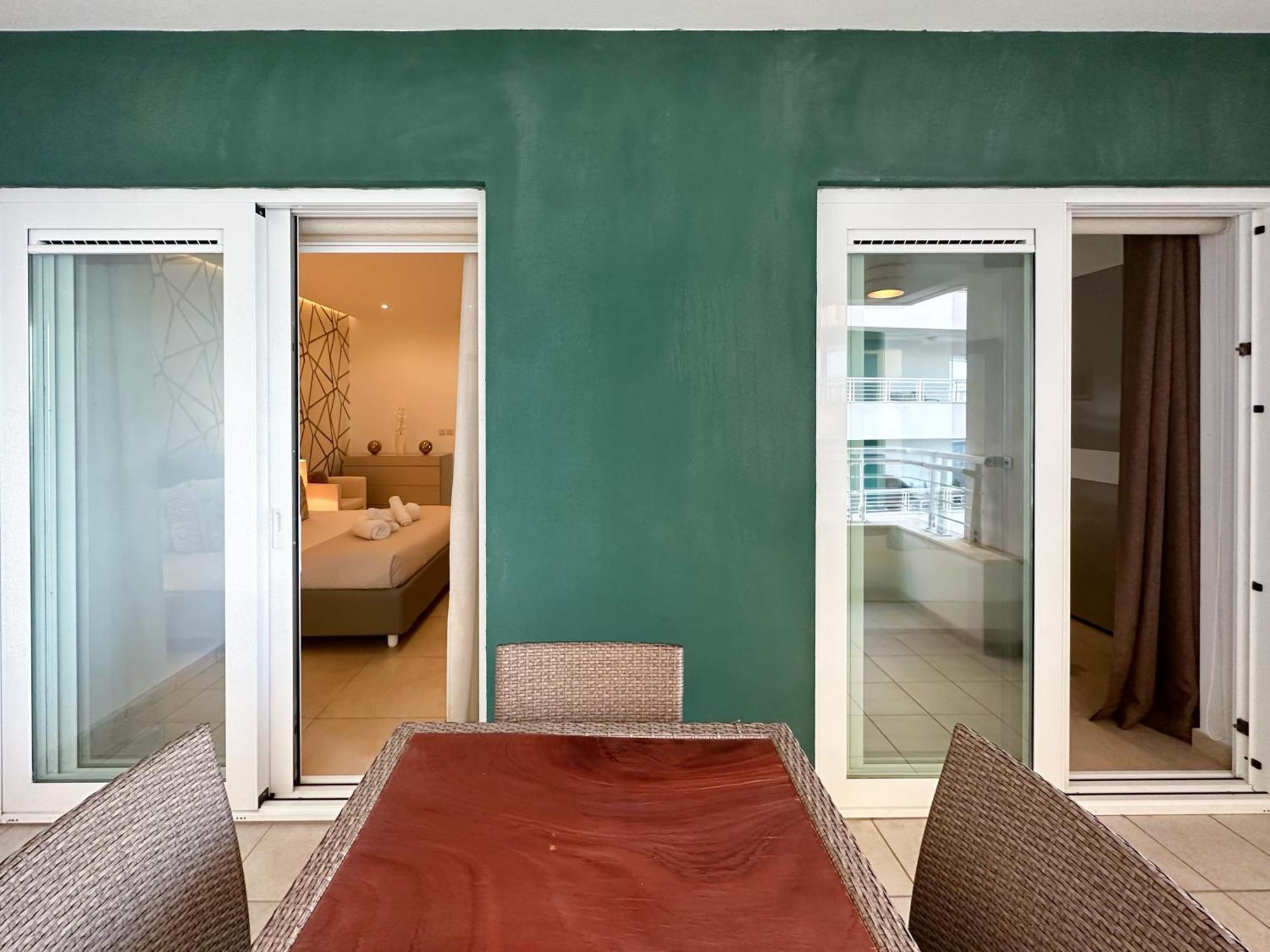 Luxury Seafront 3br With Pool By Arcobnb *