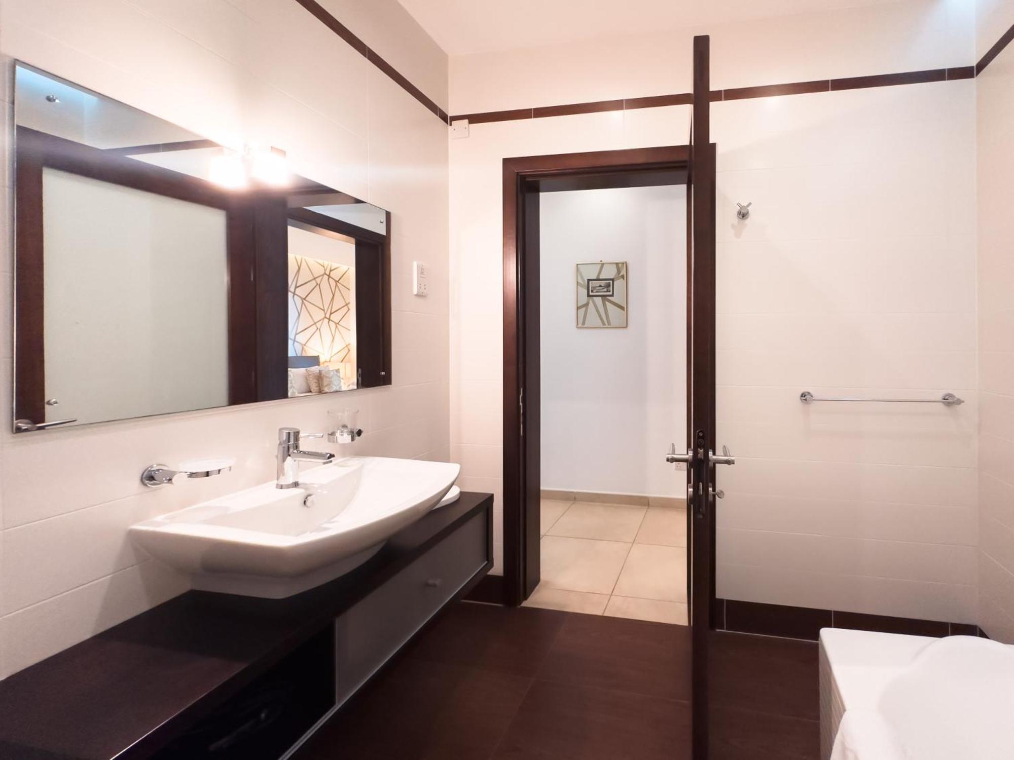 Luxury Seafront 3br With Pool By Arcobnb